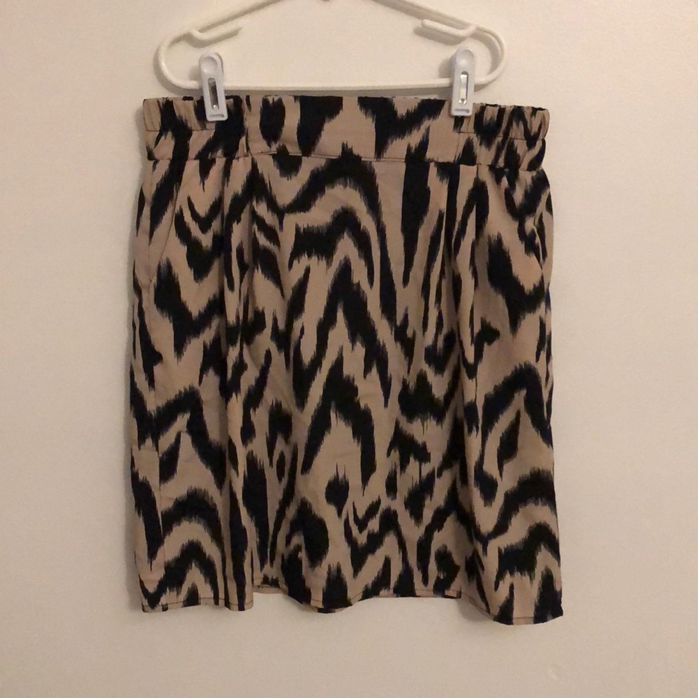Black and Tan Patterned Francesca’s Lined Skirt - Size Medium